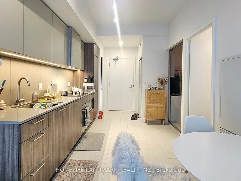 19 Western Battery Rd #703 — Photo 12