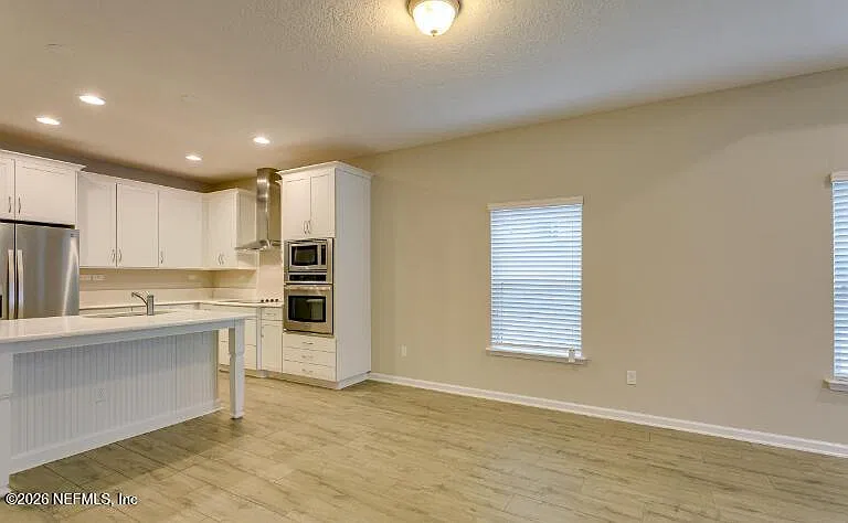 3 bed, 2.0 bath, 1784 sqft, $2,300 — Photo 3