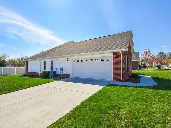 3rd image of 4602 Whispering Willow Ln