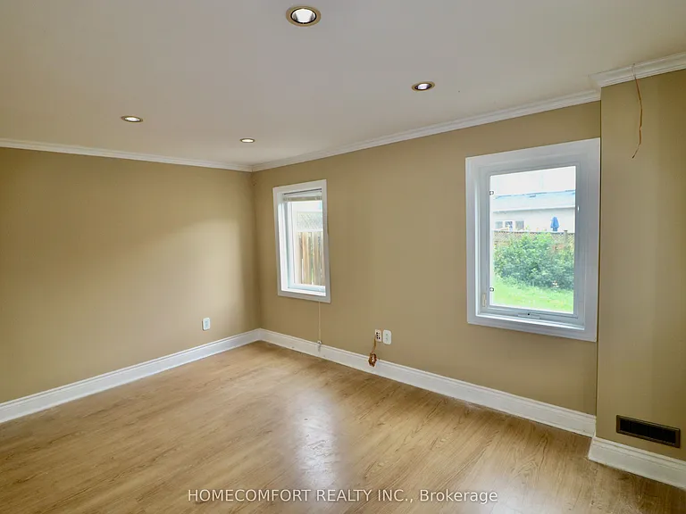 126 Gamble Glen Cres #LOWER — Photo 7