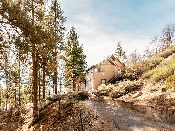 3rd image of 351 Pine Kone Ln