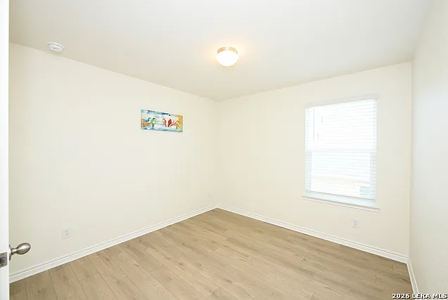 137 W Local Wave — Photo 16