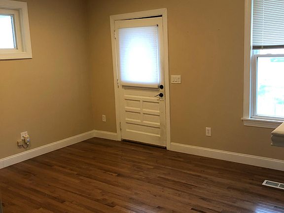 2nd image of 3822 Mount Vernon Ave #1