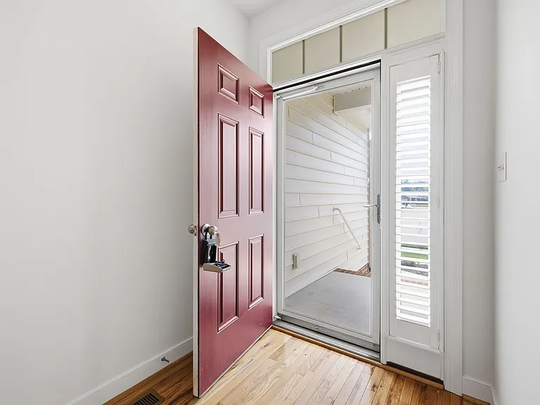 6613 Saint Laurence Dr — Photo 2