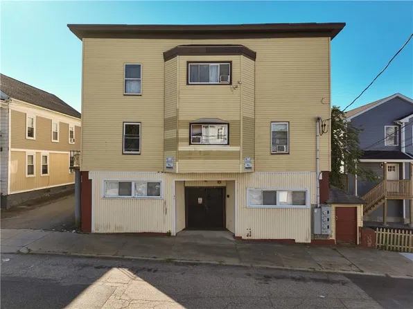 274 High St, Woonsocket, RI 02895