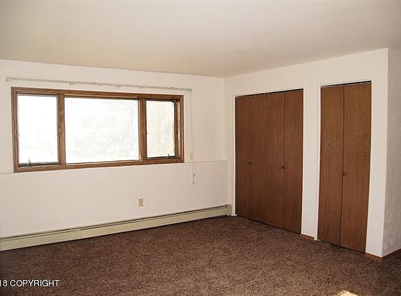 5th image of 300 Woodridge St