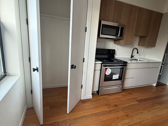3rd image of 864 E 215th St #2F