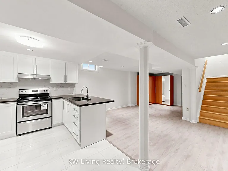 33 Southgate Cres — Photo 43