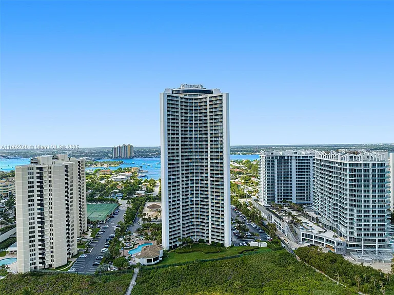 3000 N Ocean Dr #24H — Photo 1