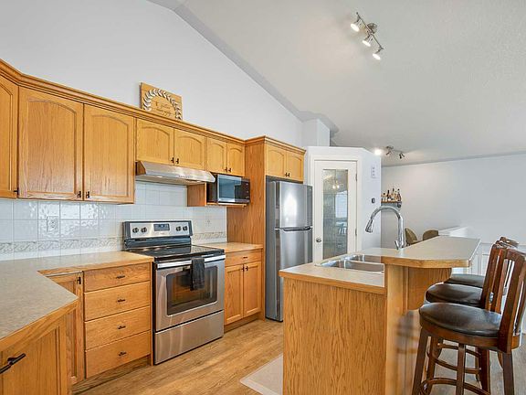 3rd image of 6220 Orr Dr #130