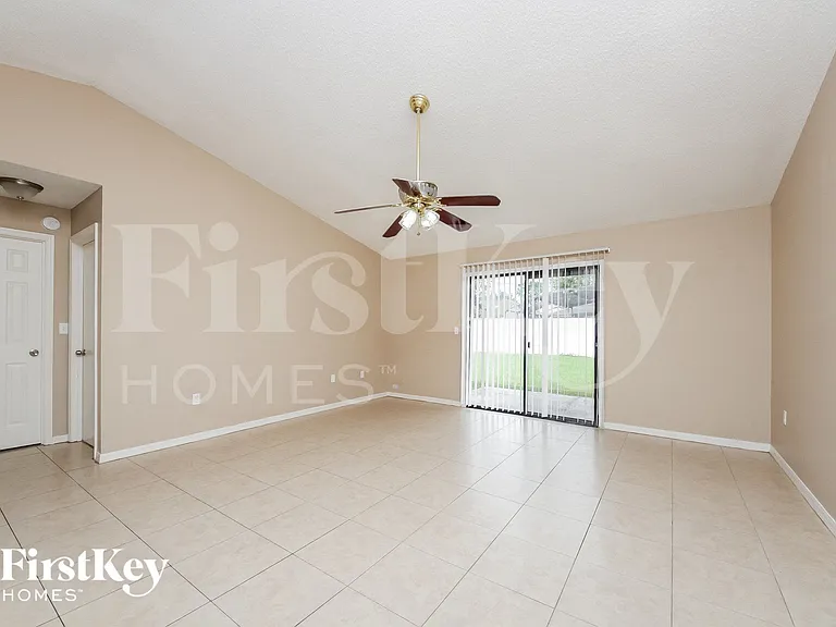 143 Dorchester Ct — Photo 4