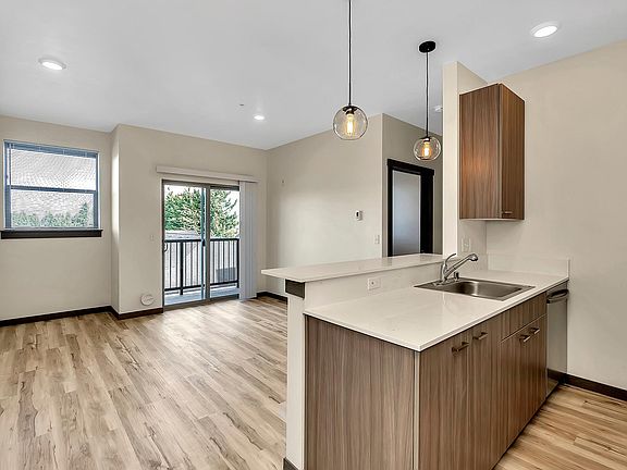 5th image of 13521 97th Ave E #206