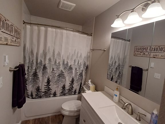 Full size bathroom