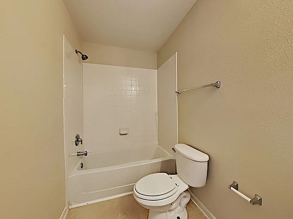 5th image of 946 Littleton Dr