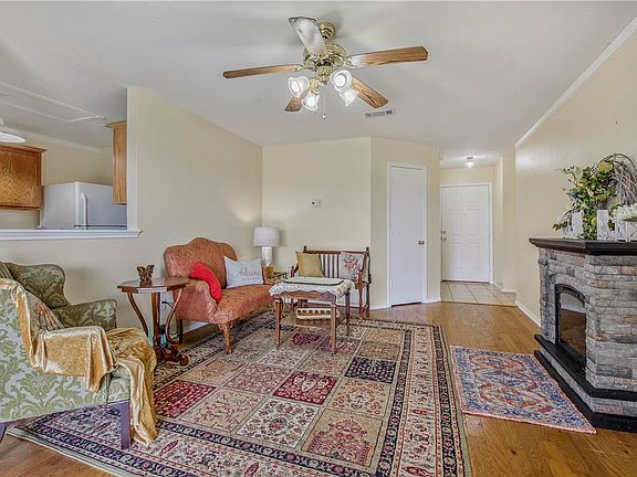 5th image of 15206 Meredith Ln