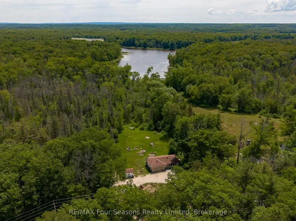 2133 Klondike Park Rd, Wasaga Beach, ON L9Z 2W9