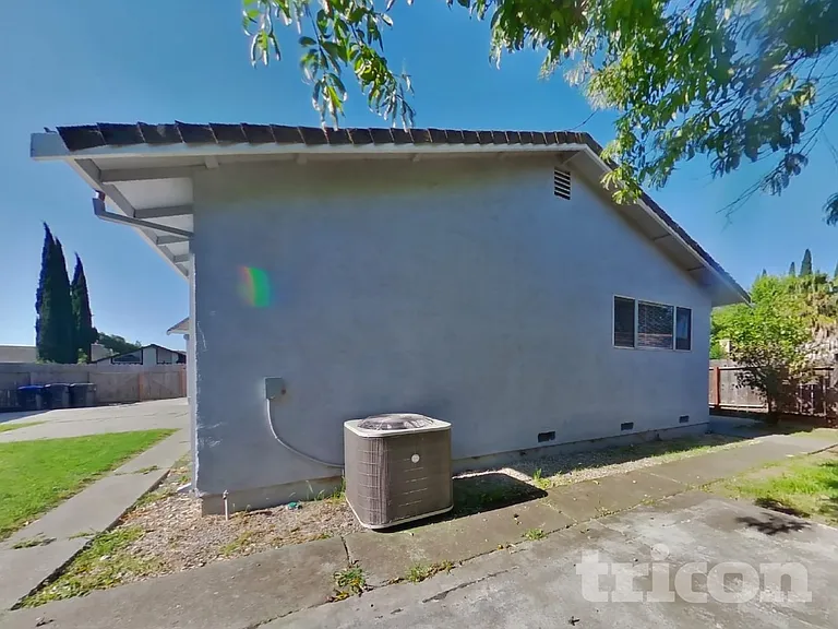 1104 Waxwing Dr — Photo 15