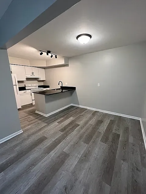 2 bed, 1100 sqft, $1,350 — Photo 3