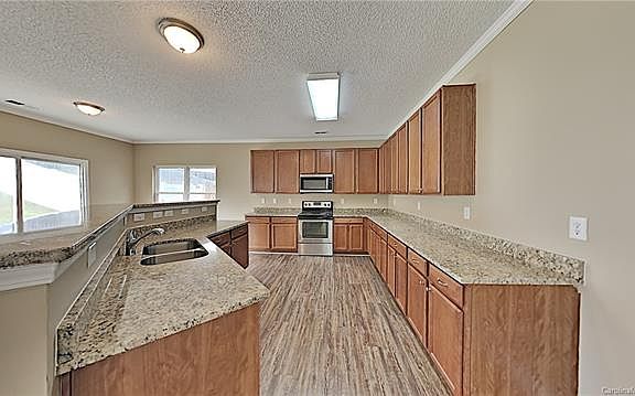 4th image of 4231 Everest Dr