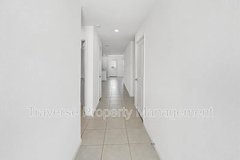 3 bed, 2.0 bath, 1298 sqft, $1,850 — Photo 4