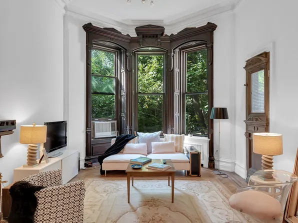 1388 Lexington Avenue image 1 of 15