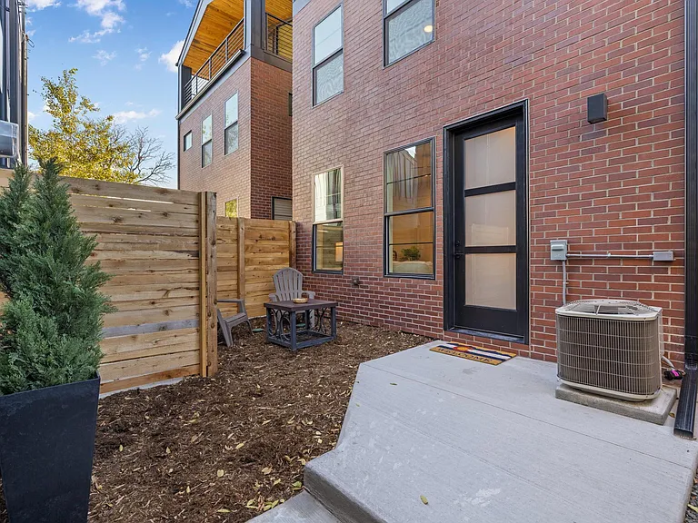 1476 Newton St — Photo 31