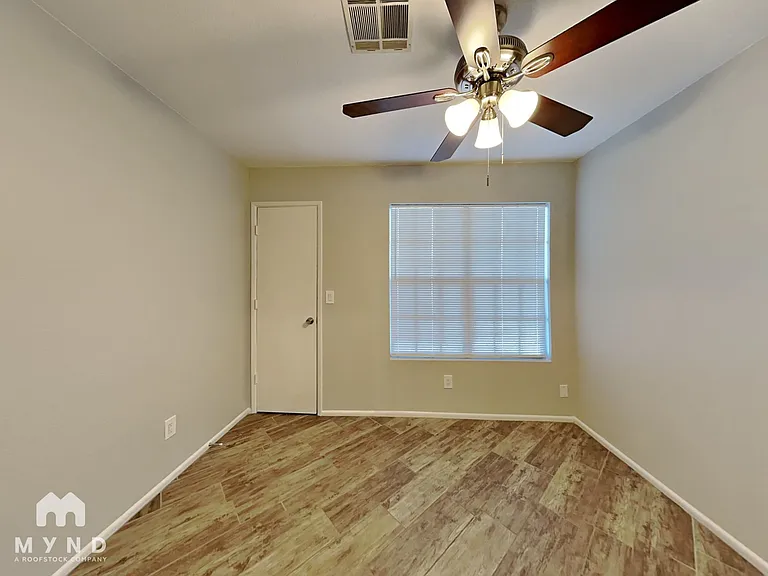 2265 W Ross Ave — Photo 14