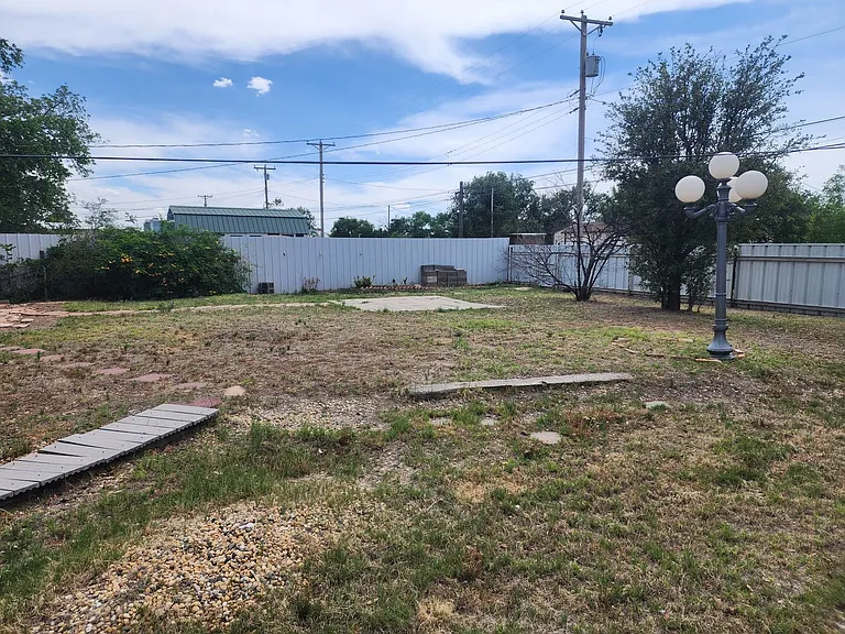 1700 S Avenue B — Photo 36