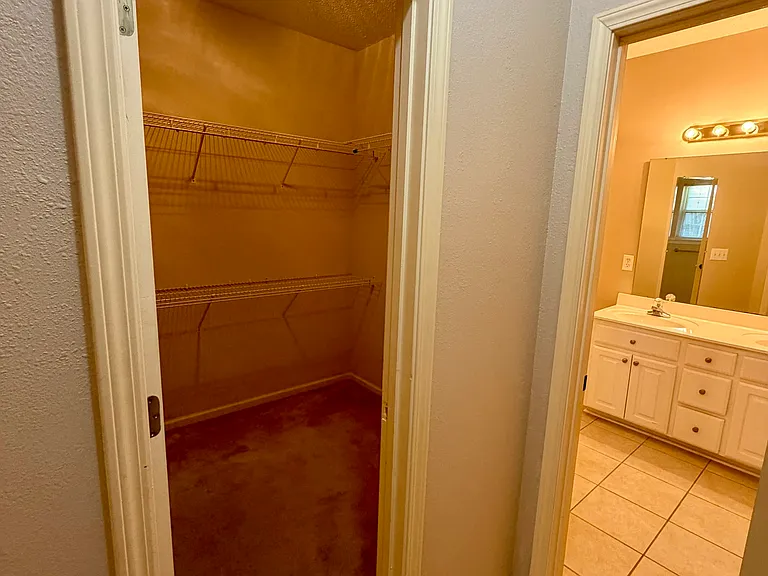 213 Carrington Ln — Photo 35