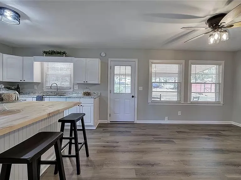 195 Floral Dr — Photo 12