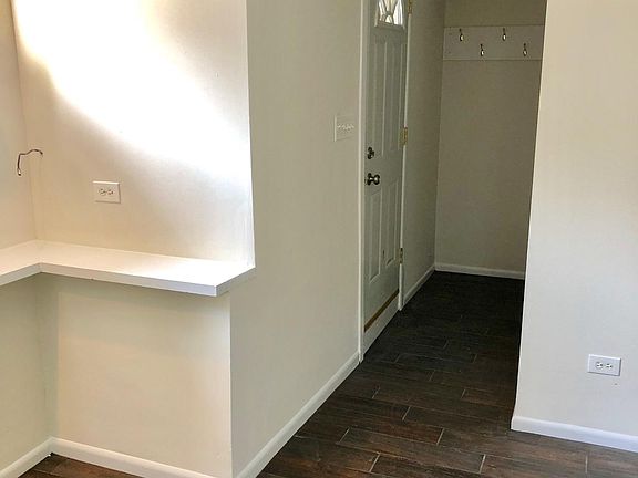 5th image of 3301 N Oakley Ave #B