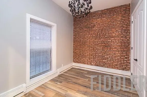 Rented by EXR | media 10