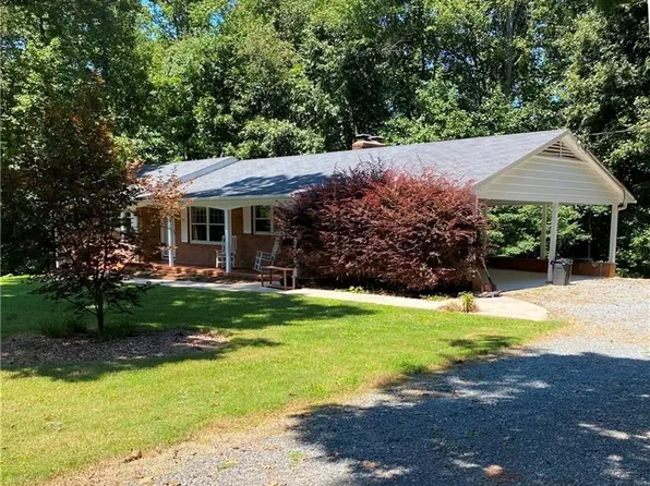 2704 Rocky Branch Rd, Walkertown, NC 27051