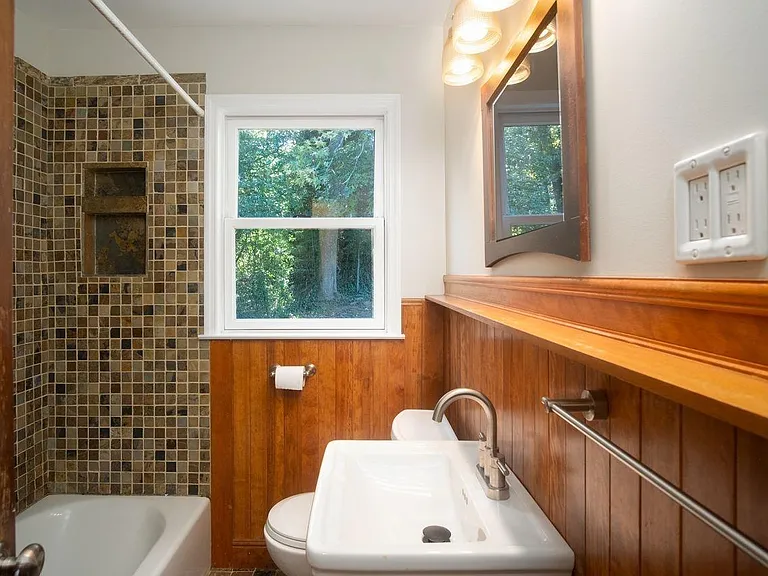 2309 Wallace Dr — Photo 7