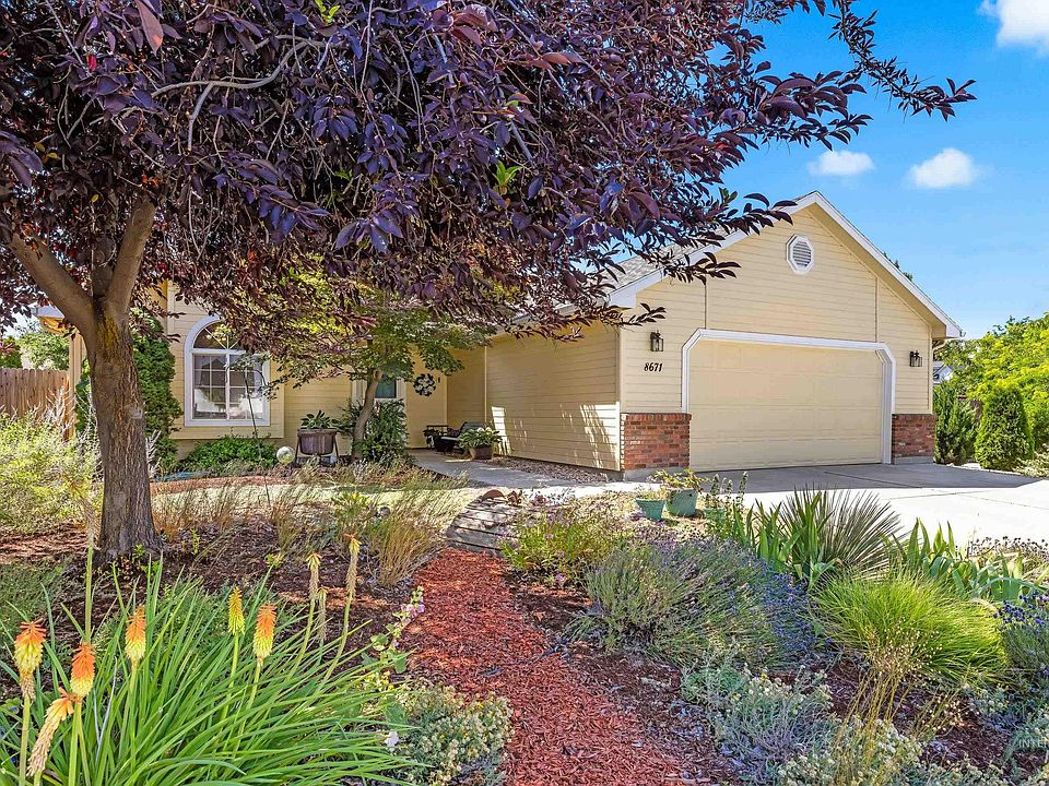 1st image of 8671 W Thunder Mountain Dr