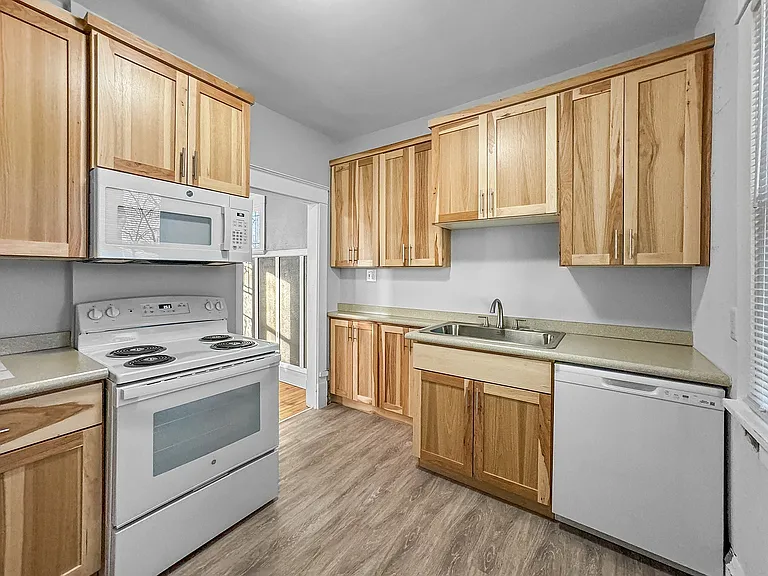 3. 1516 University Ave - Kitchen