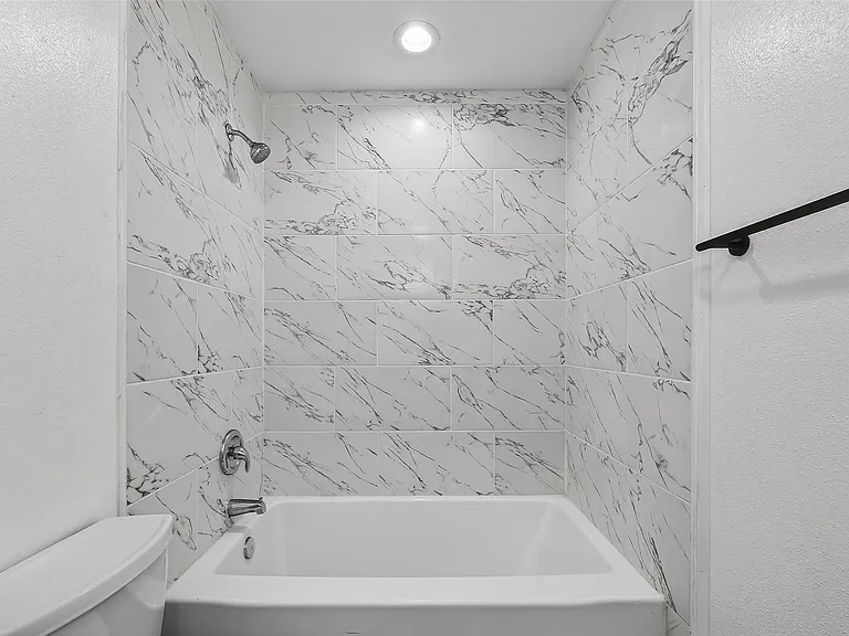 7725 Hoffman St #B — Photo 38