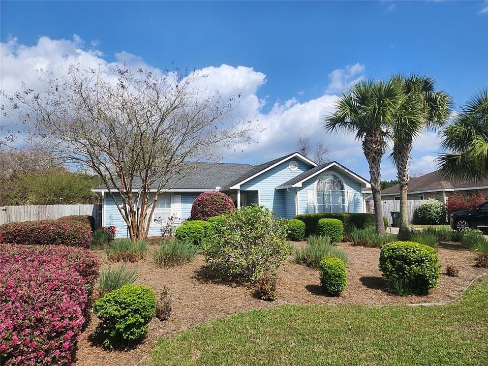 1st image of 208 Sandalwood Cir