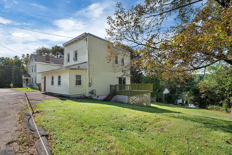 3rd image of 16 Billings Avenue