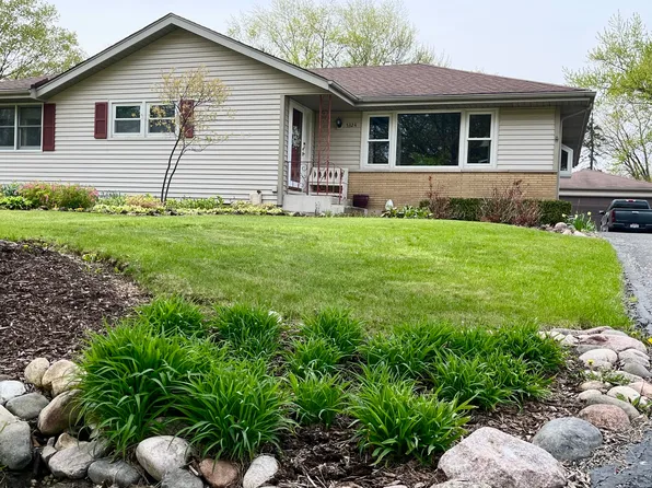 5324 Clover Dr, Lisle, IL 60532