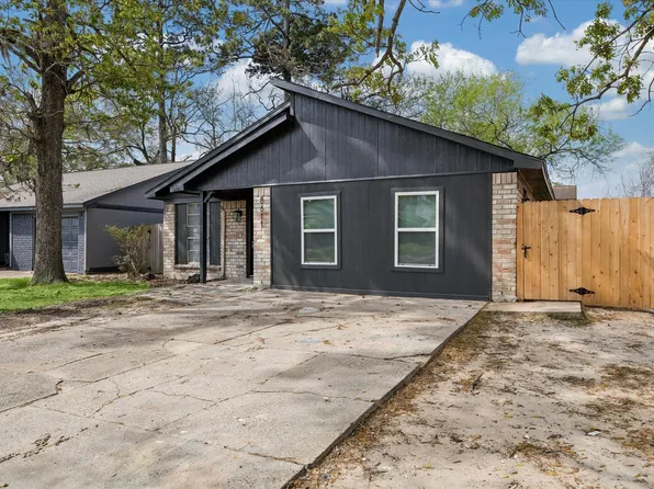 8611 Valley Rock Dr, Houston, TX 77078