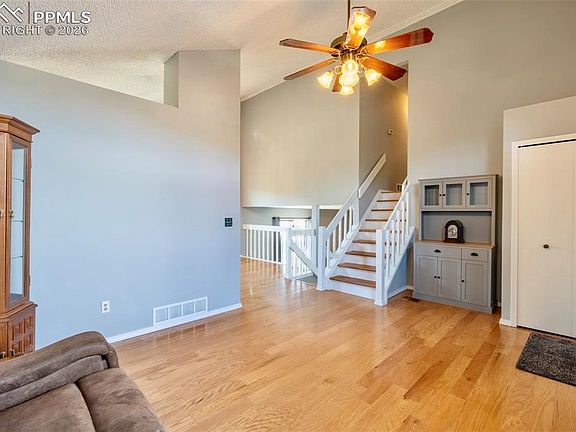 5th image of 955 Crosstrail Dr