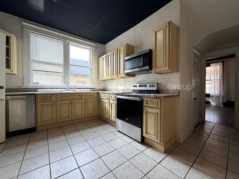 1283 Harbert Ave — Photo 9