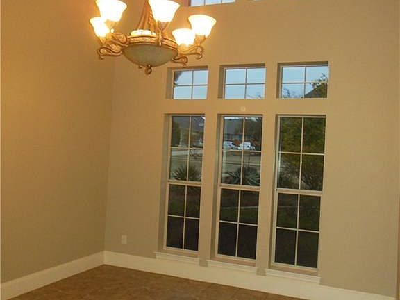 5th image of 217 Williamsburg Ln