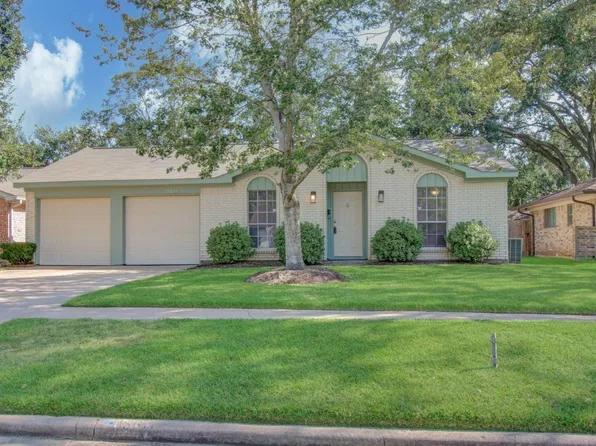 15611 La Casa Ln, Houston, TX 77062