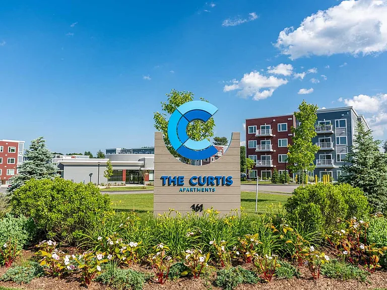 The Curtis — Photo 32