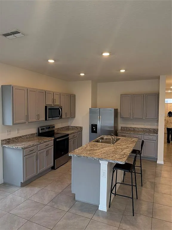 3 bed, 2.5 bath, 1673 sqft, $1,890 — Photo 3