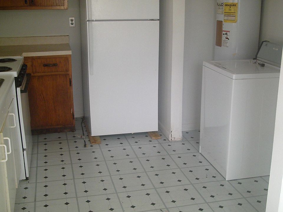 1st image of 124 Commerce St