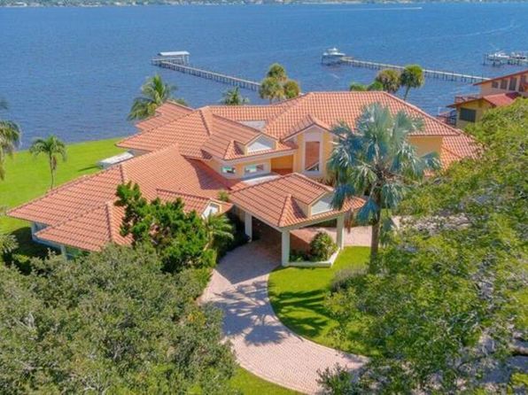 901 SE Riverside Dr #901