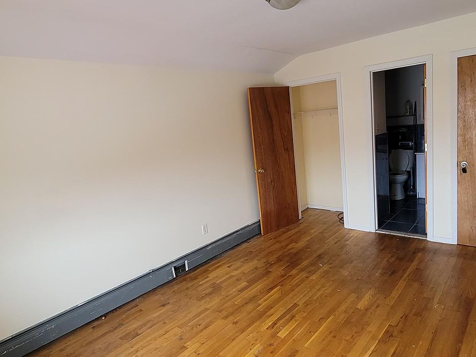 1st image of 945 E 57th St Floor 2
